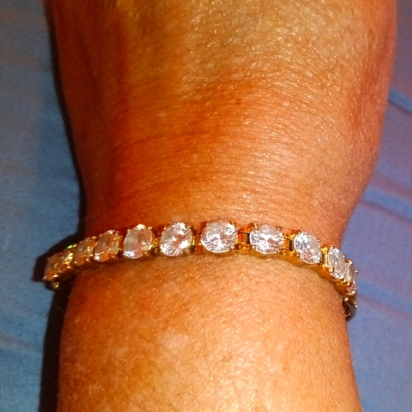 Gorgeous Australian Crystal Bracelet - Picture 1 of 10
